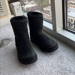 Black Ugg boots